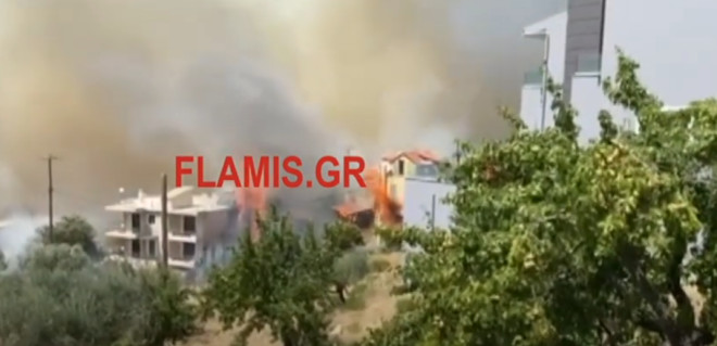 Καίγονται σπίτια στο Σούλι