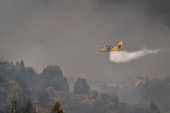 Πυροσβεστικό αεροσκάφος στη Νεμούτα Ηλείας- φωτογραφία Eurokinissi
