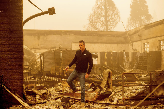 Σπίτια κάηκαν από την πυρκαγιά στην Καλιφόρνια- AP Photo/Noah Berger