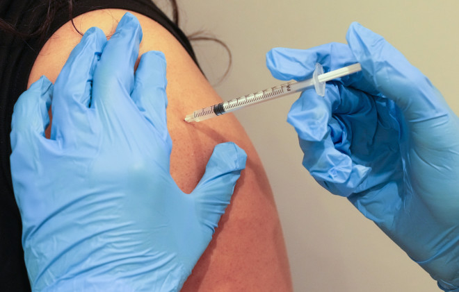 Ποιοι απαλλάσσονται από τον υποχρεωτικό εμβολιασμό κατά του κορωνοϊού