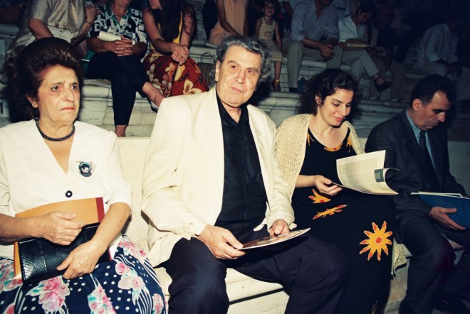 H Mυρτώ Αλτίνογλου και ο Μίκης Θεοδωράκης στο Καλλιμάρμαρο στις 18/9/95- φωτογραφία NDP
