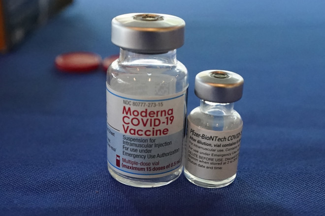 To εμβόλιο της Moderna  και της Pfizer- φωτογραφία ΑΡ