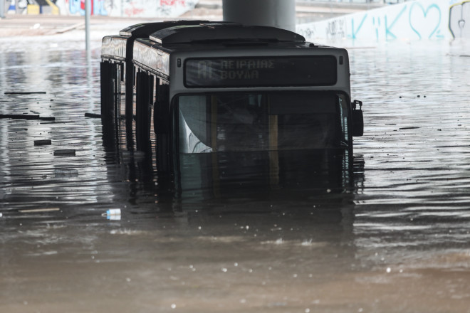 πλημμυρισμένο λεωφορείο