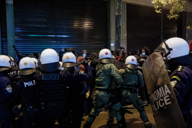 Επεισόδια στο κέντρο της Αθήνας σε διαδήλωση για τον θάνατο ρομά στο Πέραμα από αστυνομικούς- φωτογραφία Eurokinissi
