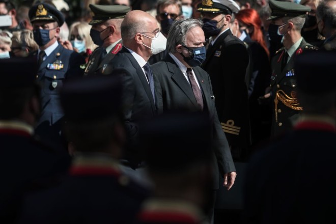Νίκος Δένδιας και Γιώργος Κατρούγκαλος στην κηδεία Φ. Γεννηματά 