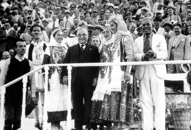 O Iωάννης Μεταξάς το 1938 κατά τη διάρκεια εορτασμών στο Παναθηναϊκό Στάδιο/AP