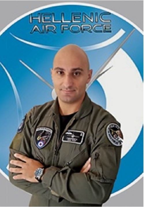 Επισμηναγός Χριστόδουλος Γιακουμής: Ποιος είναι ο πιλότος της ομάδας «Ζευς» που συγκίνησε