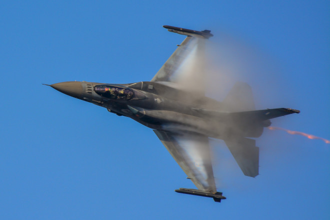 Οι εντυπωσιακοί ελιγμοί του F16  ΦΩΤΟ 2