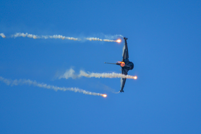 Οι εντυπωσιακοί ελιγμοί του F16  ΦΩΤΟ 4