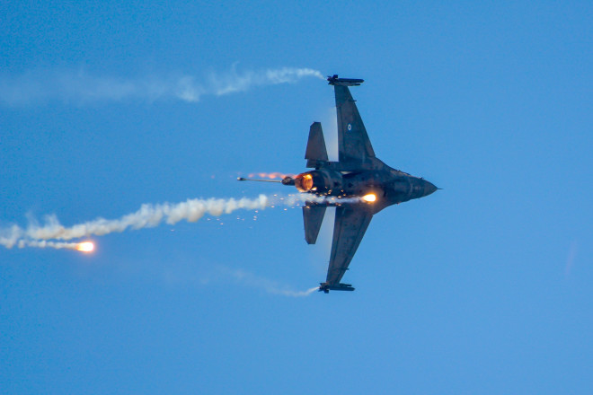 Οι εντυπωσιακοί ελιγμοί του F16  ΦΩΤΟ 5