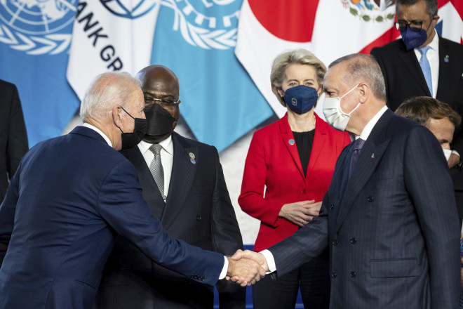 Mπάιντεν και Ερντογάν στο πλαίσιο της Συνόδου της G20- φωτογραφία ΑΡ