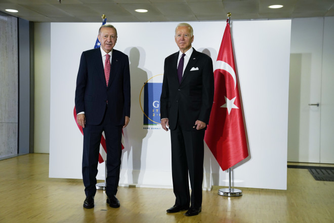 Mπάιντεν και Ερντογάν στο πλαίσιο της Συνόδου της G20- φωτογραφία ΑΡ