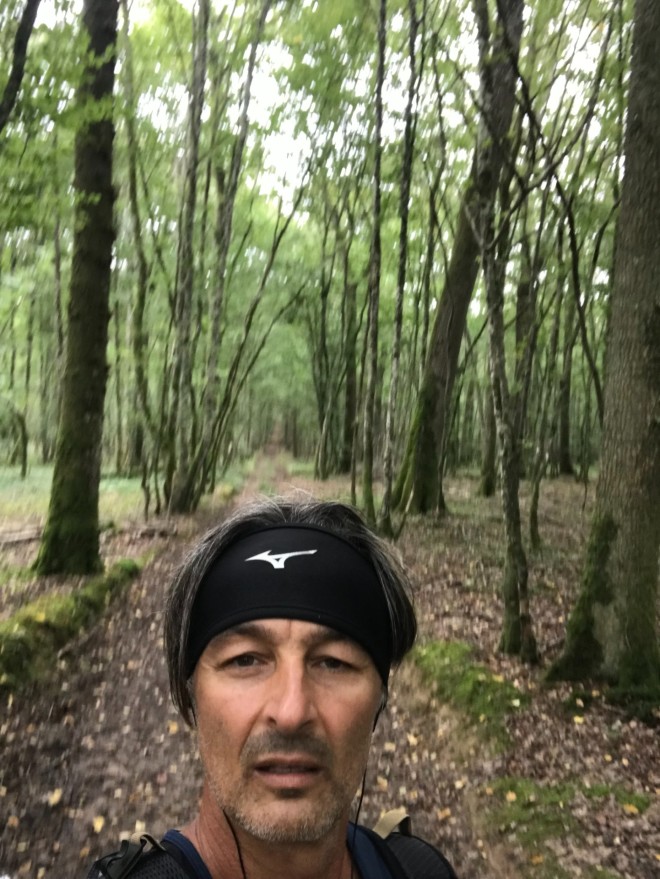 Ο Άγης Εμμανουήλ, τρέχοντας στο δάσος Migennes