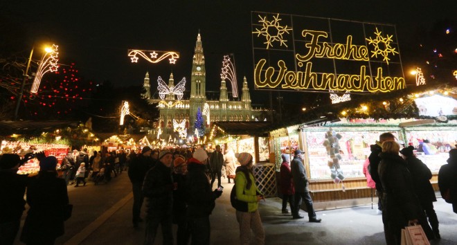Χριστουγεννιάτικη αγορά στη Βιέννη/ Φωτογραφία AP