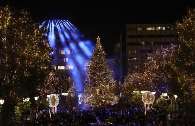 Φωταγώγηση του χριστουγεννιάτικου δέντρου στην πλατεία Συντάγματος- φωτογραφία ΙΝΤΙΜΕ