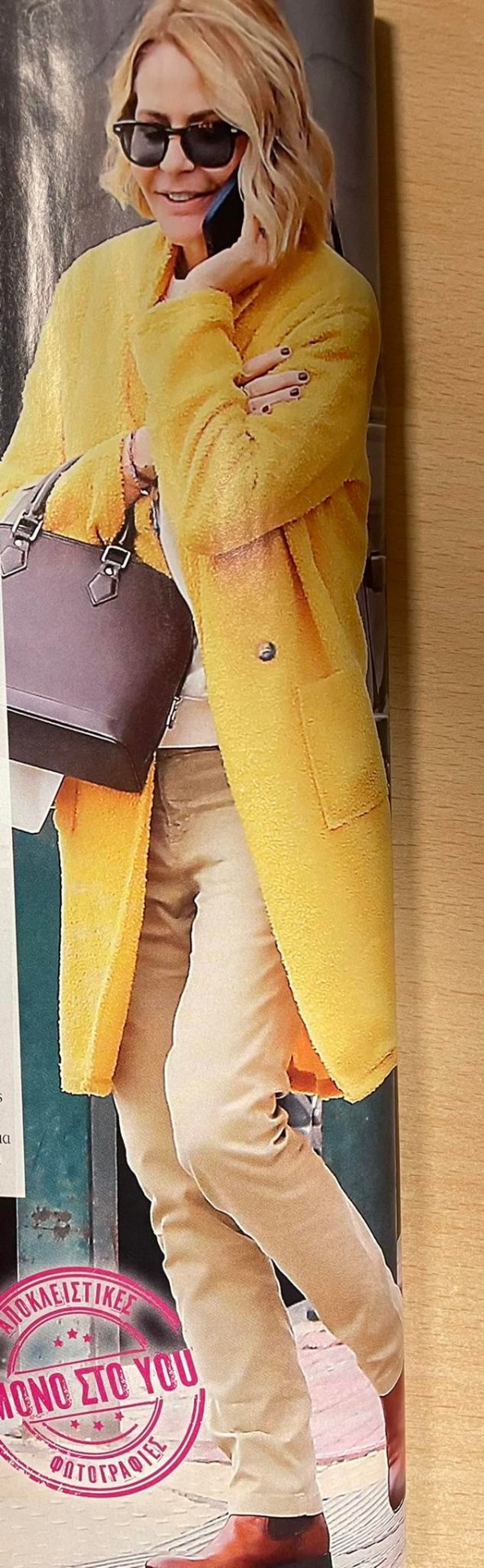 Τζένη Μπαλατσινού Η trendy εμφάνιση με κίτρινο παλτό