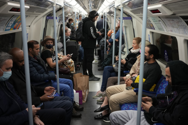 Κόσμος σε μετρό/AP