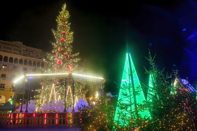 Πλατεία Αριστοτέλους χριστουγεννιάτικο δέντρο