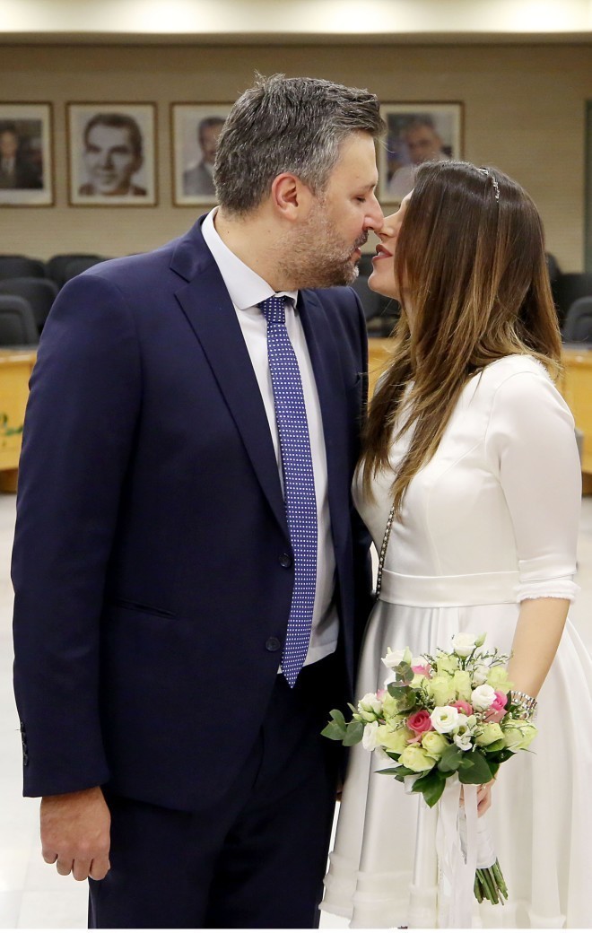Το ερωτευμένο ζευγάρι την ημέρα του πολιτικού του γάμου/ φωτογραφία NDP