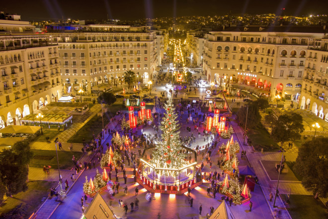 Η πλατεία Αριστοτέλους έβαλε τα γιορτινά της/Πηγή: Eurokinissi 
