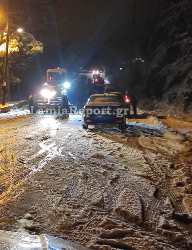 Eγκλωβίστηκαν οδηγοί στον δρόμο προς Παύλιανη λόγω της χιονόπτωσης- φωτογραφία Eurokinissi