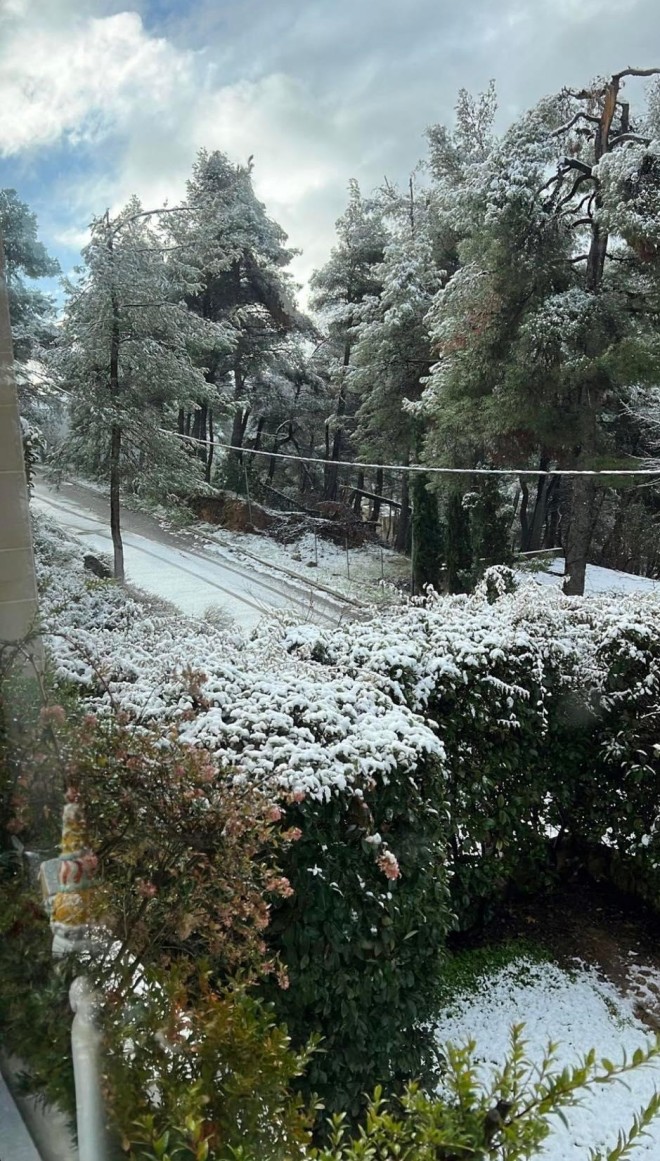 Χιόνια στον Διόνυσο- φωτογραφία star.gr