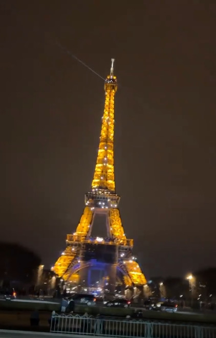 Κόνι Μεταξά Μάριος Καπότσης Ταξίδι Στο Παρίσι χριστουγεννα 2021