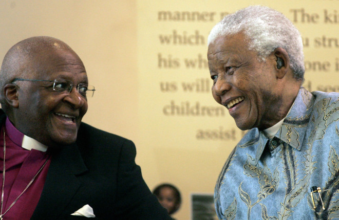 Ο Ντέσμοντ Τούτου με τον Νέλσον Μαντέλα/AP
