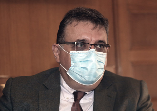 Ο Αθανάσιος Εξαδάκτυλος πλαστικός χειρουργός και πρ. του Πανελλήνιου Ιατρικού Συλλόγου