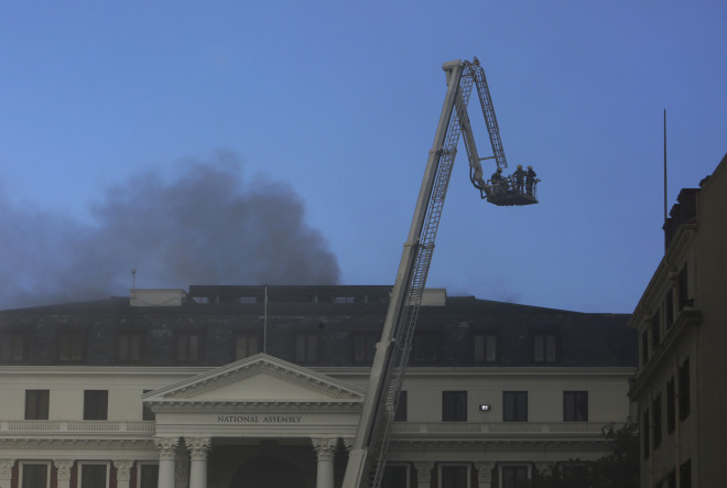 Φωτιά στο κτίριο του Κοινοβουλίου στο Cape Town- φωτογραφία ΑΡ