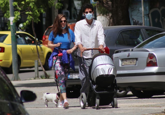 Οικογενειακή βόλτα με τον γιο τους, Αχιλλέα - Κωνσταντίνο