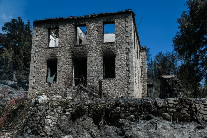 ζημιές στα πρώην βασιλικά κτήματα στο Τατόι από την πυρκαγιά το 2021 