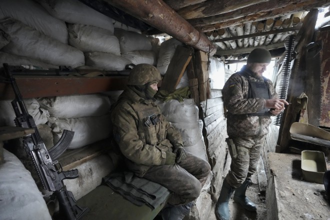Ουκρανοί στρατιώτες στο Λουχάνσκ- φωτογραφία ΑΡ
