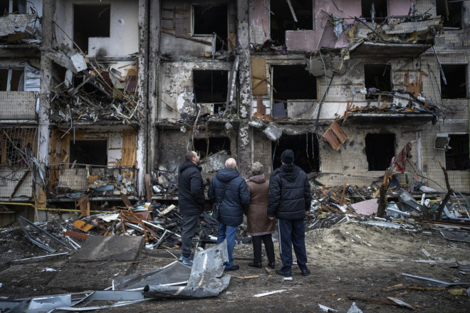 Ουκρανία βομβαρδισμένη πολυκατοικία