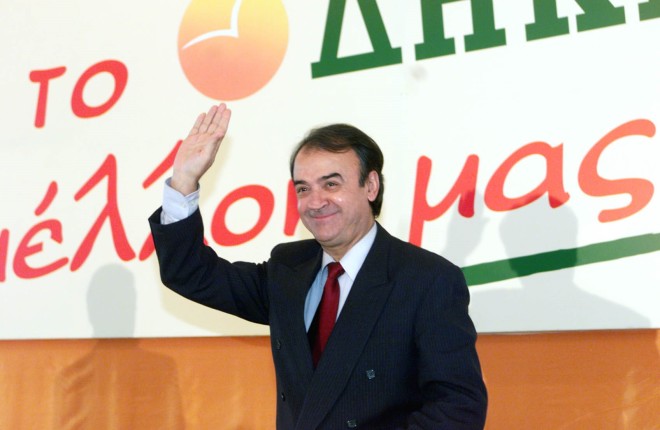 Ο Δημήτρης Τσοβόλας ως πρόεδρος του (ΔΗΚΚΙ), τον Φεβρουάριο του 2000- φωτογραφία ΙΝΤΙΜΕ