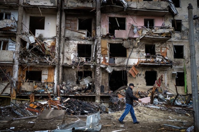 Ουκρανία ερείπια σε δρόμο 