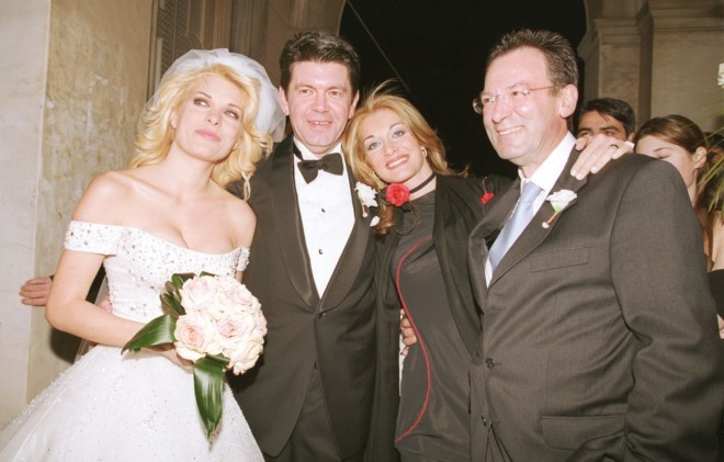 Με την πρώην σύζυγό του Νατάσα Θεοδωρίδου πάντρεψαν το 2001 την Ελένη Μενεγάκη με τον Γιάννη Λάτσιο /Φωτογραφία NDP Photo Agency