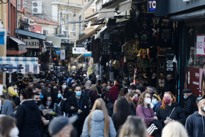 Πλήθος κόσμου στους δρόμους της Αθήνας/EUROKINISSI