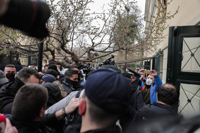 Στα δικαστήρια της πρώην Σχολής Ευελπίδων βρέθηκε η 33χρονη μητέρα των τριών παιδιών που πέθαναν στην Πάτρα