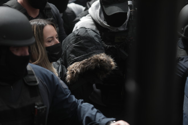 Η Ρούλα Πισπιρίγκου κατά την άφιξή της στα δικαστήρια της Ευελπίδων