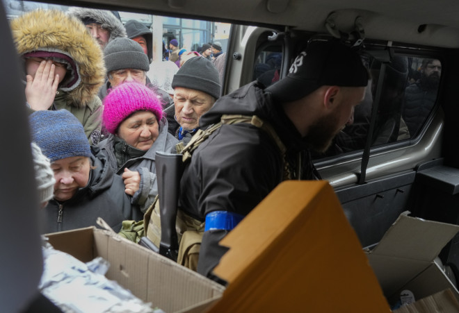 Χιλιάδες οι άνθρωποι που προσπαθούν να φύγουν από την Ουκρανία