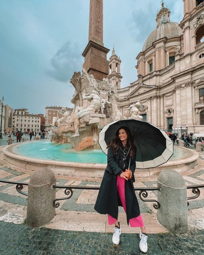Χριστίνα Μπόμπα: Βόλτα στους δρόμους της Ρώμης