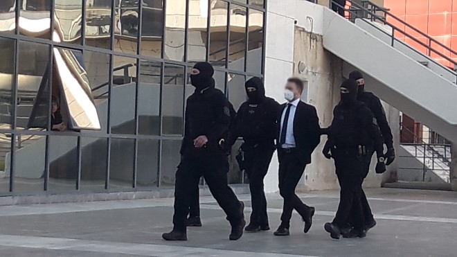Ο Μπάμπης Αναγνωστόπουλος φτάνει στο δικαστήριο