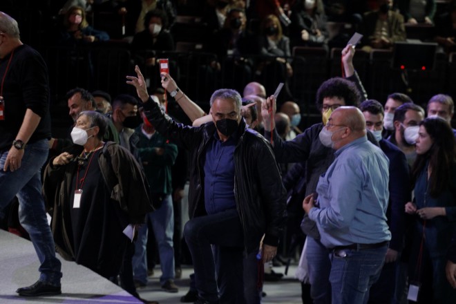 Πάνος Σκουρλέτης και άλλα στελέχη του ΣΥΡΙΖΑ σε ψηφοφορία στο Συνέδριο  