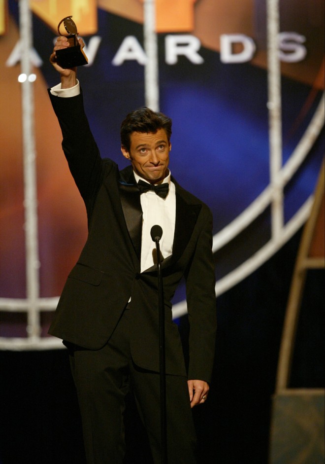 To 2004 o Χιου Τζάκμαν κέρδισε βραβείο Tony για το μιούζικαλ The boy from Oz