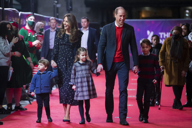Ο πρίγκιπας William με την Kate Middleton και τα παιδιά τους/ φωτογραφία AP
