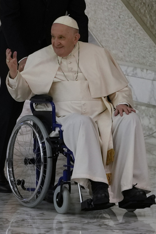 Πάπας Φραγκίσκος αναπηρικό καροτσάκι