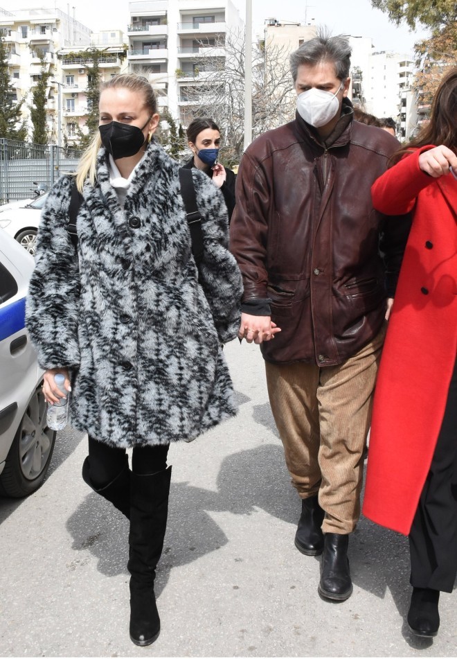 Aλέξανδρος Μπουρδούμης & Λένα Δροσάκη έξω από το δικαστήριο τον περασμένο Μάρτιο