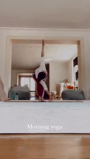 Η Χριστίνα Μπόμπα κάνει πρωινή yoga - 1