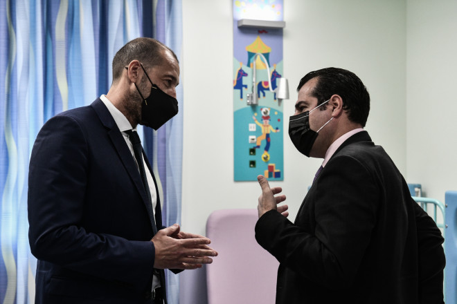 Ο διοικητής του Νοσοκομείου Παίδων Εμμανουήλ Παπασάββας και ο υπουργός Υγείας Θάνος Πλεύρης